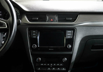 Подержанный автомобиль Skoda Rapid Liftback 2017 года (12 фото)