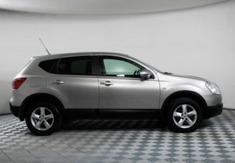Подержанный автомобиль Nissan Qashqai 2009 года (4 фото)