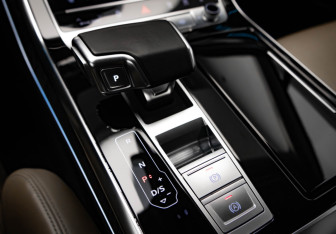 Подержанный автомобиль Audi Q7 2021 года (21 фото)