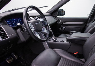 Подержанный автомобиль Land Rover Discovery 2021 года (10 фото)