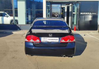 Подержанный автомобиль Honda Civic Sedan 2008 года (6 фото)