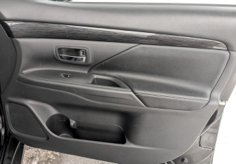 Подержанный автомобиль Mitsubishi Outlander 2017 года (24 фото)