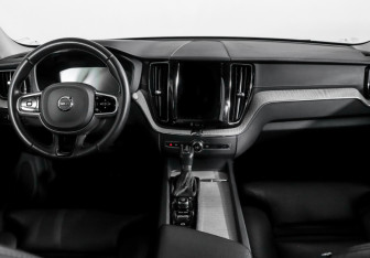 Подержанный автомобиль Volvo XC60 2019 года (12 фото)