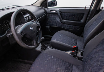 Подержанный автомобиль Opel Astra Hatchback 2001 года (9 фото)