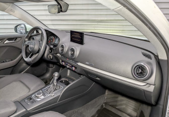 Подержанный автомобиль Audi A3 Sedan 2017 года (11 фото)