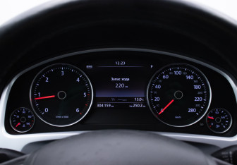Подержанный автомобиль Volkswagen Touareg 2013 года (12 фото)