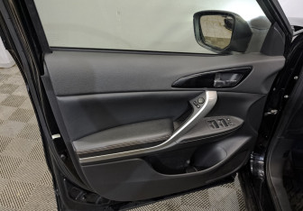 Подержанный автомобиль Mitsubishi Eclipse Cross 2018 года (19 фото)