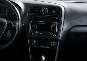 Подержанный автомобиль Volkswagen Polo Sedan 2018 года (12 фото)