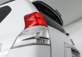 Подержанный автомобиль Toyota Land Cruiser Prado 2012 года (21 фото)