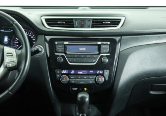 Подержанный автомобиль Nissan X-Trail 2015 года (14 фото)