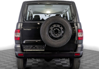 Новый УАЗ Patriot 2024 (6 фото)