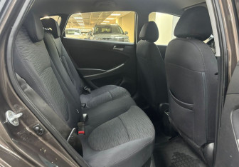 Подержанный автомобиль Hyundai Solaris Hatchback 2015 года (11 фото)