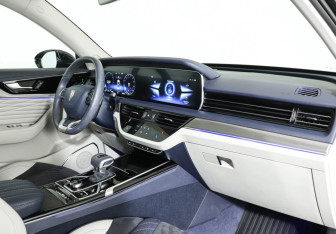 Подержанный автомобиль Hongqi HS5 2024 года (9 фото)