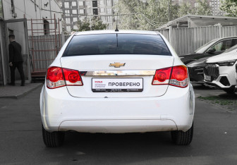 Подержанный автомобиль Chevrolet Cruze Sedan 2012 года (5 фото)