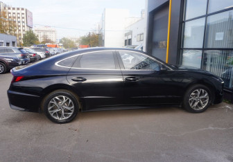 Подержанный автомобиль Hyundai Sonata 2019 года (4 фото)