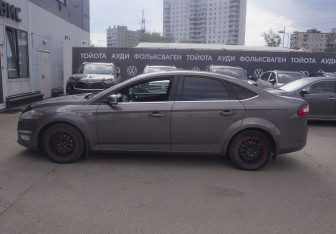 Подержанный автомобиль Ford Mondeo Sedan 2011 года (8 фото)