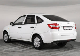 Подержанный автомобиль LADA (ВАЗ) Granta Liftback 2015 года (4 фото)