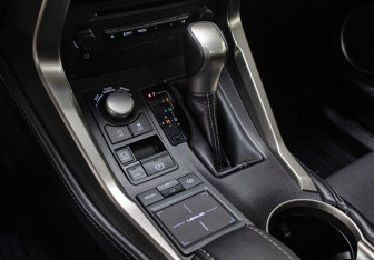 Подержанный автомобиль Lexus NX 2015 года (18 фото)