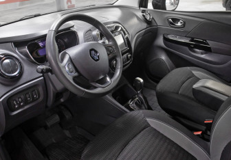 Подержанный автомобиль Renault Kaptur 2017 года (14 фото)