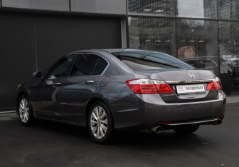 Подержанный автомобиль Honda Accord Sedan 2013 года (7 фото)