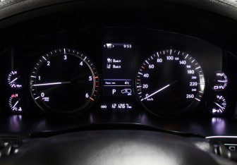 Подержанный автомобиль Lexus LX 2018 года (12 фото)