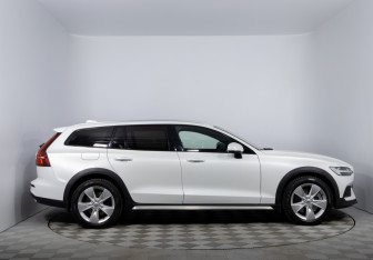 Подержанный автомобиль Volvo V60 Cross Country 2021 года (4 фото)
