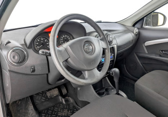 Подержанный автомобиль Nissan Almera Sedan 2013 года (16 фото)