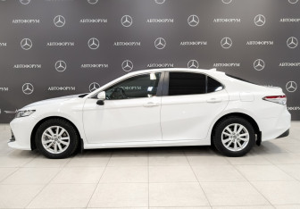 Подержанный автомобиль Toyota Camry Sedan 2019 года (8 фото)