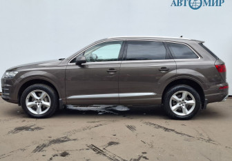 Подержанный автомобиль Audi Q7 2015 года (8 фото)