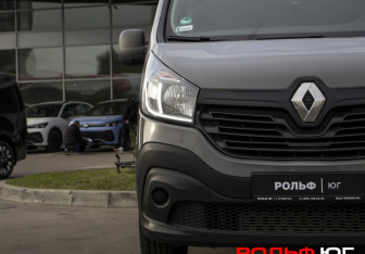 Подержанный автомобиль Renault Trafic 2019 года (20 фото)
