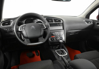 Подержанный автомобиль Citroen C4 Hatchback 2014 года (11 фото)
