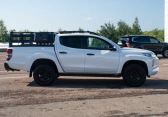 Подержанный автомобиль Mitsubishi L200 2023 года (4 фото)