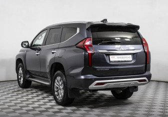 Подержанный автомобиль Mitsubishi Montero Sport 2022 года (7 фото)