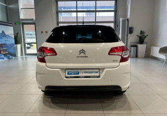 Подержанный автомобиль Citroen C4 Hatchback 2012 года (5 фото)