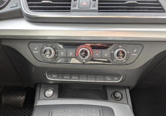 Подержанный автомобиль Audi Q5 2017 года (26 фото)