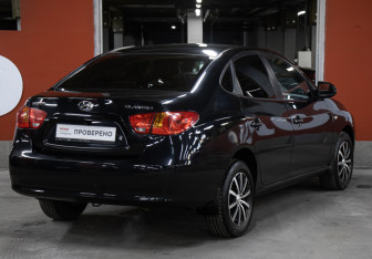 Подержанный автомобиль Hyundai Elantra Sedan 2008 года (5 фото)