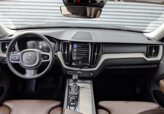 Подержанный автомобиль Volvo XC60 2019 года (14 фото)