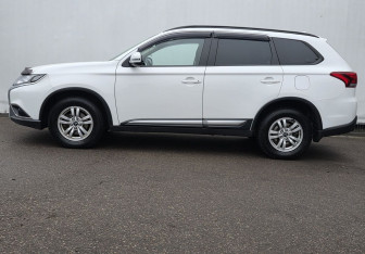 Подержанный автомобиль Mitsubishi Outlander 2019 года (8 фото)