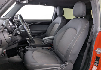 Подержанный автомобиль MINI Hatch 2019 года (20 фото)