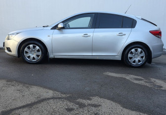 Подержанный автомобиль Chevrolet Cruze Hatchback 2012 года (8 фото)