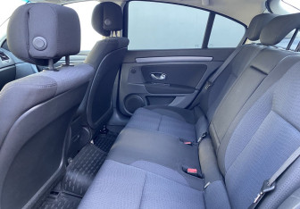 Подержанный автомобиль Renault Laguna Liftback 2009 года (10 фото)