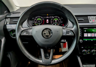 Подержанный автомобиль Skoda Octavia Liftback 2020 года (22 фото)