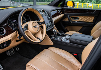 Подержанный автомобиль Bentley Bentayga 2016 года (12 фото)