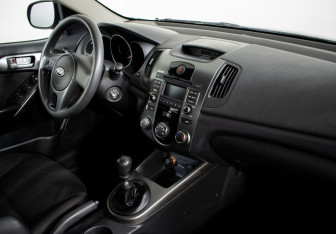 Подержанный автомобиль Kia Cerato Sedan 2010 года (10 фото)