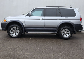 Подержанный автомобиль Mitsubishi Pajero Sport 2005 года (8 фото)