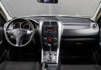 Подержанный автомобиль Suzuki Grand Vitara 2008 года (9 фото)