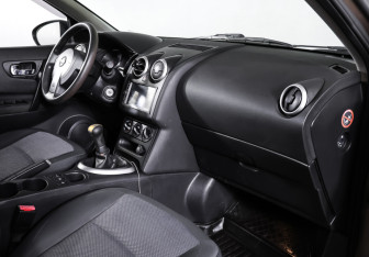 Подержанный автомобиль Nissan Qashqai+2 2011 года (11 фото)
