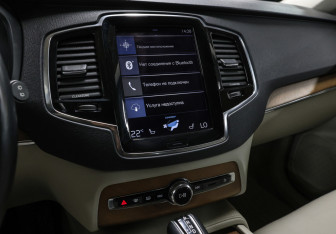 Подержанный автомобиль Volvo XC90 2016 года (15 фото)