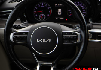 Подержанный автомобиль Kia K5 2022 года (12 фото)