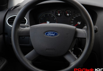 Подержанный автомобиль Ford Focus Wagon 2006 года (12 фото)